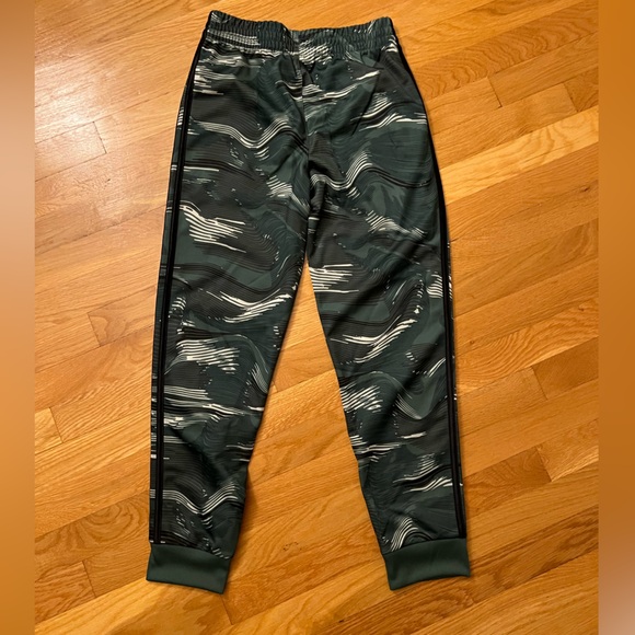Adidas boys pants size M camo print EUC - Picture 3 of 3